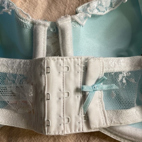 Baby Blue & White Lace Bra - Picture 6 of 8